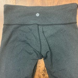 Lululemon size 6 wunder under Capri Pant In grey